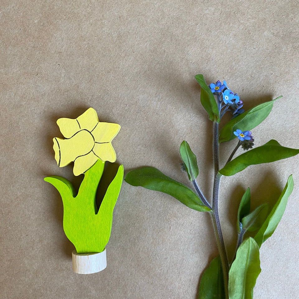 DAFFODIL FLOWER ~ CELEBRATION RING DECORATION ~ GRIMMS